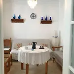 Lalares Mansion: Stone Build House Full Of Light * Σκύρος